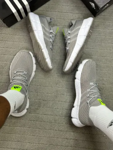Tênis Adidas Moderno e Confortável - Novo!