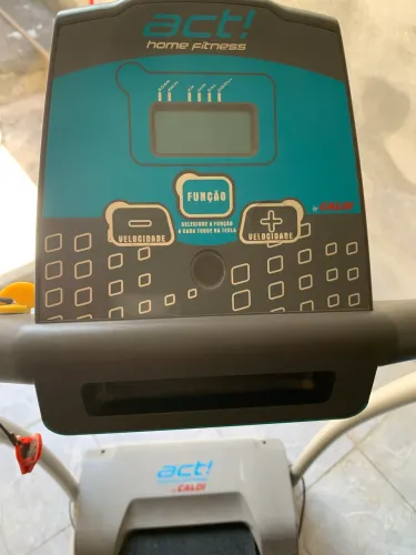 Vendo esteira ergométrica CALOI