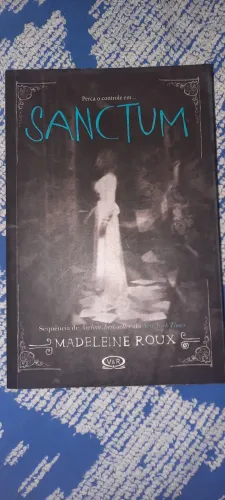 Livro Sanctum - Madeleine Roux - Capa Dura