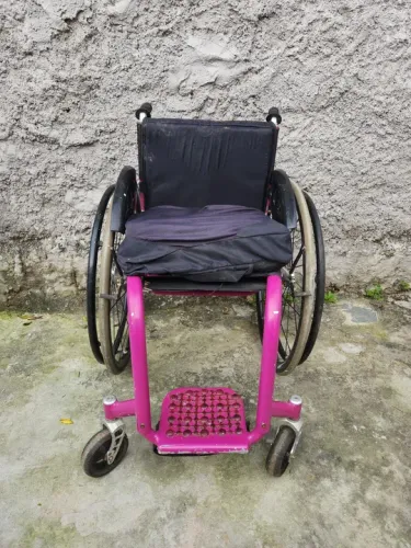 CADEIRA DE RODAS COM RODAS SPINERGY 