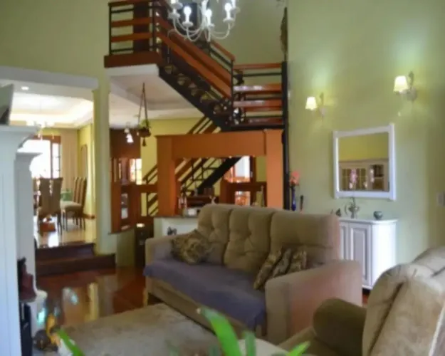 Sobrado em São Roque bem localizado recém reformado