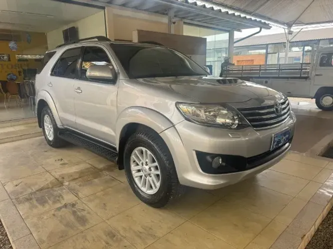 Toyota Hilux SW4 SRV D4-d 4X4 3.0 TDI Dies. AUT 2012