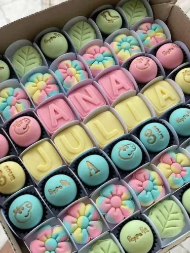 Brigadeiro gourmet, tradicional ou personalizado CENTO, UNIDADE OU MAIS