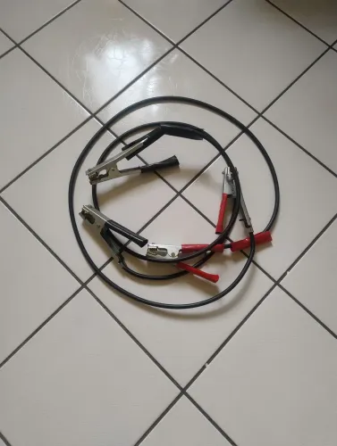 Cabo de chupeta de bateria.