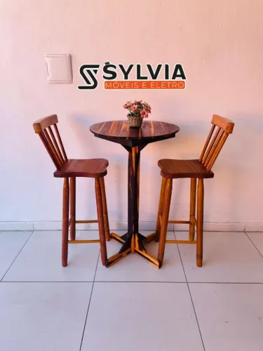 Conjunto de Banqueta e Mesa de Madeira Rústica