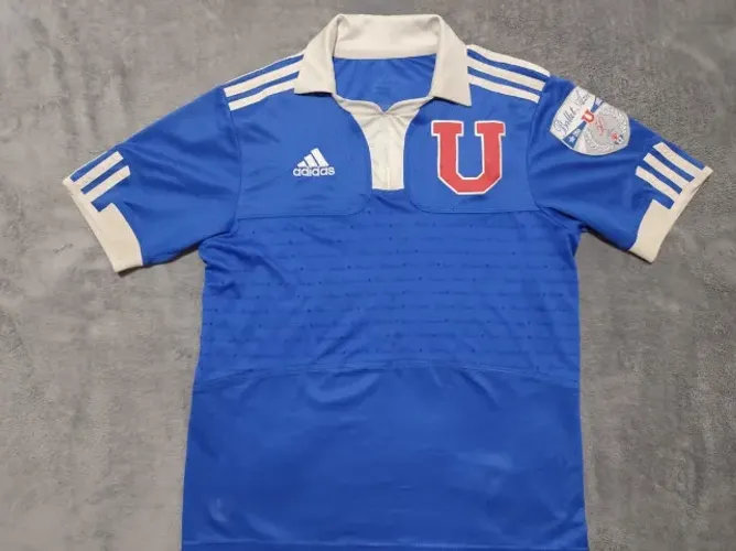 Camisa Oficial Universidade do Chile Adidas 2009, tamanho 14 anos (46x66cm), veste P magro