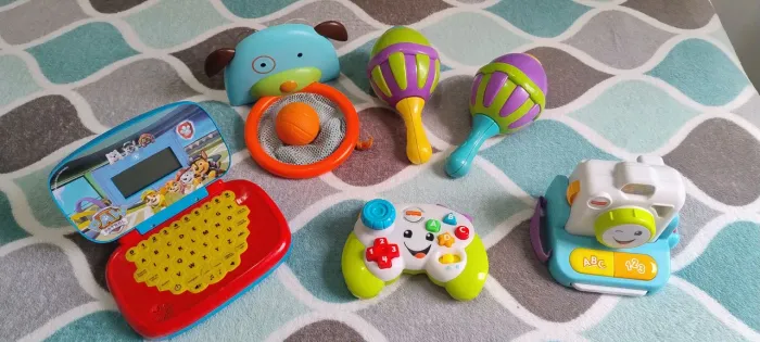 DESAPEGANDO BRINQUEDOS INFANTIS