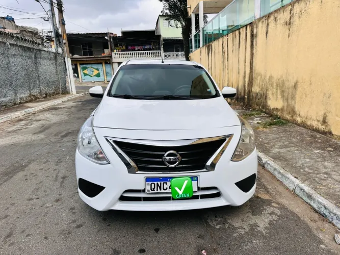 Nissan versa 1.6 sv automático 