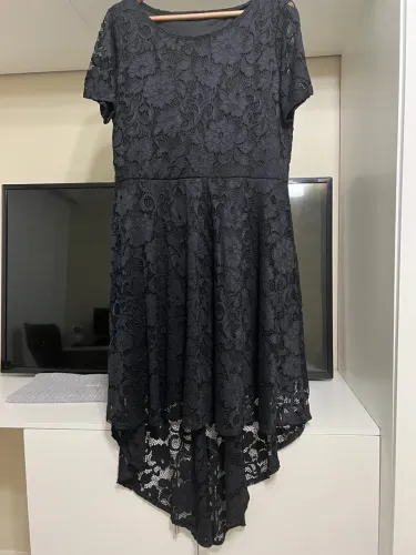 Vestido de renda preto elegante