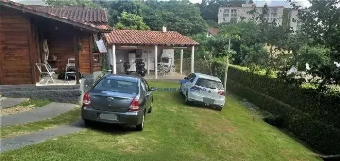 Casa à venda com 3 quartos em Cotia/SP que aceita parte em permuta por apartamento na Prai