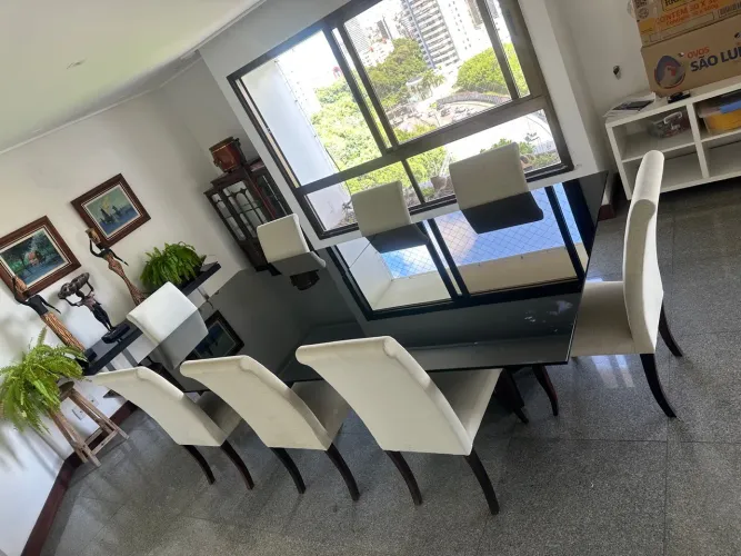 Mesa de Jantar em Vidro Preto - 8 Lugares com cadeira