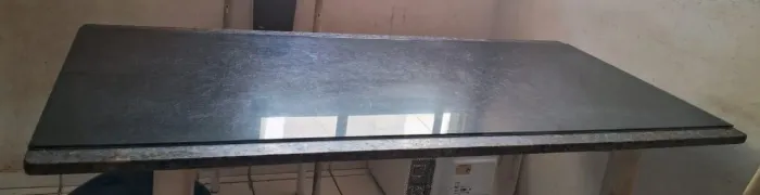 Mesa de granito e tampo de vidro