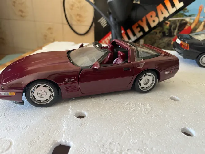 Chevrolet Corvette C4, escala 1:18