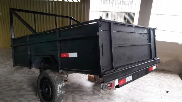 Vendo reboque grande e reforçado.