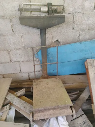 Balança pesa 300 kls