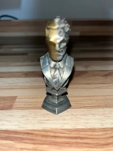 Busto Duas Caras Omelete box