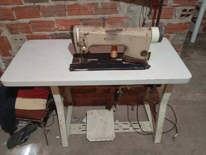 Máquina de costura industrial reta