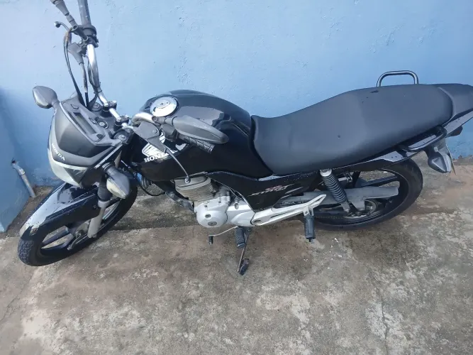 CG150 Start 2015 com tudo novo e em dia.
