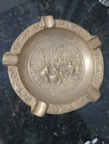 Cinzeiro de Bronze 800g