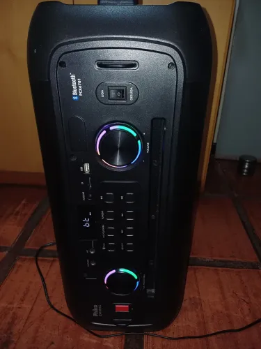 vendo uma caixa de som amplificada Bluetooth 650W potência