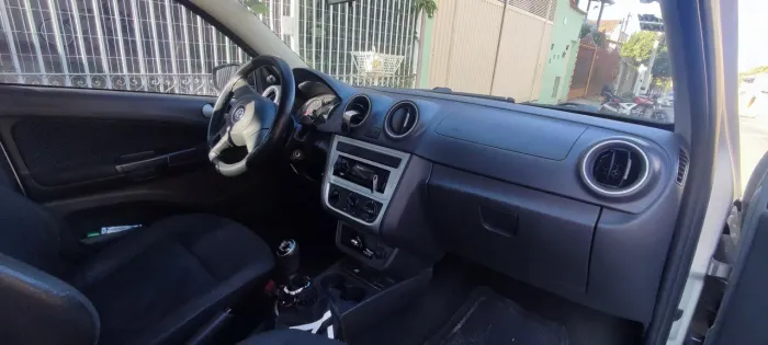 Volkswagen Gol Geração VI I-trend 1.0 8V Total Flex Mec. 4P 2015