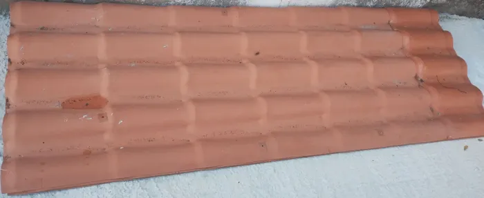 8 Telha de PVC, sendo 5 de 2,60x 0,90 e 3 é 1,5mt