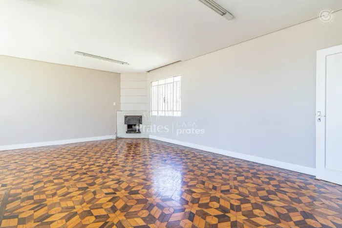 Ótima casa comercial no bairro Portão