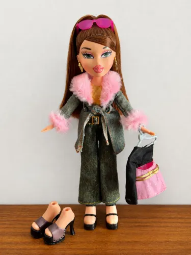 BONECA BRATZ DANA