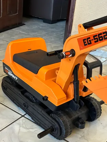 Trator Escavadeira Gigante Infantil