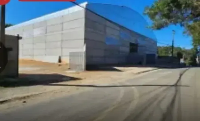 Galpão/Depósito/Armazém para aluguel possui 2000 metros quadrados