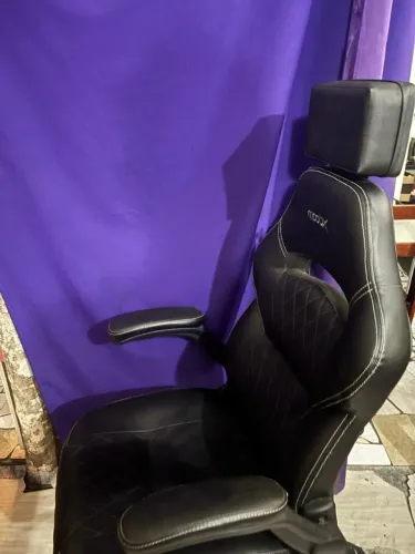 CADEIRA ESCRITÓRIO NOVA. 1000$