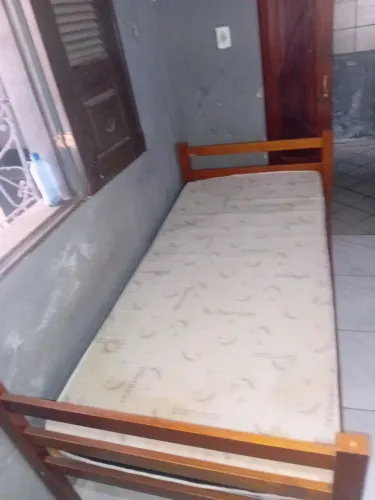 Cama beliche com colchão seminovos