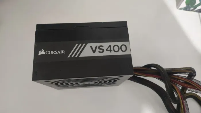 Fonte Corsair VS400
