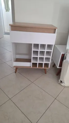 ADEGA COMPACTA PARA COMPOR COM MUITO BOM GOSTO SEU AMBIENTE CHIQUE, DA KITNET À COBERTURA