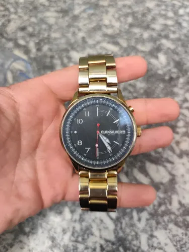 Relogio Quiksilver Admiral Metal dourado