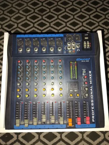 Venda de uma mesa de som 8 canais funcionando perfeitamente