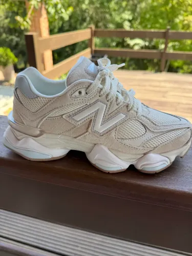 Tênis New Balance 9060 - Bege / Azul Claro