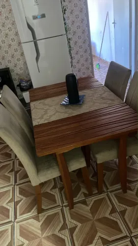 Vende se mesa de 4 lugares