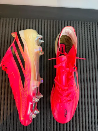 Chuteira Adidas F50