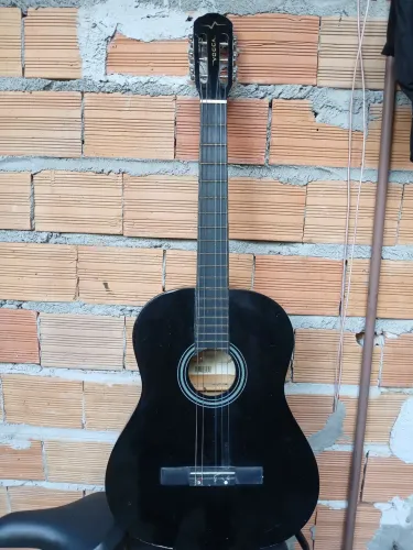 Violão Voogon Preto com som encorpado e preço que cabe no seu bolso. Aproveite!"