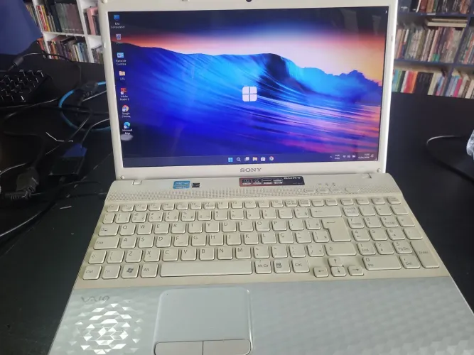 Notebook vaio core i3 2* geração 8gb ram ssd de 128gb tela de 15.6 bateria boa 