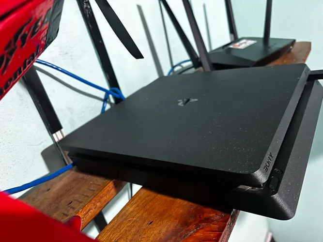 TROCO POR AEROMODELO PS4 1TB 2CONTROLES HADSET SONY GOLD 7.1 LEIA O ANÚNCIO