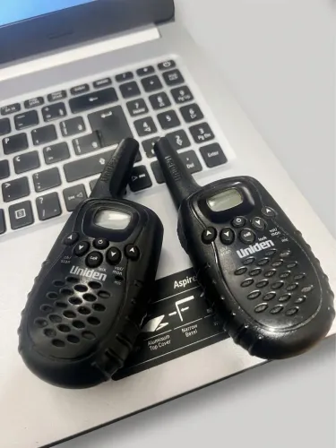 Par de Rádios Comunicadores Walkie Talkie Uniden