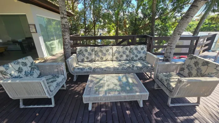 conjunto de sofá e poltronas para área externa
