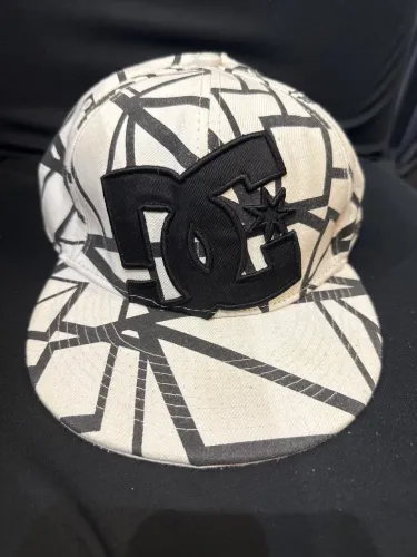 Bone DC Sho e Co USA / New era - Tam 7, 5/8 - importado