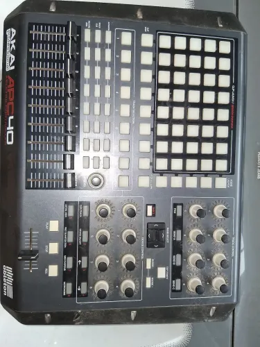 Controladora Akai Profssional APC40 Ableton Controller