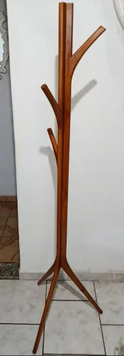 Mancebo Cabideiro de Chão em Madeira - Estilo Árvore