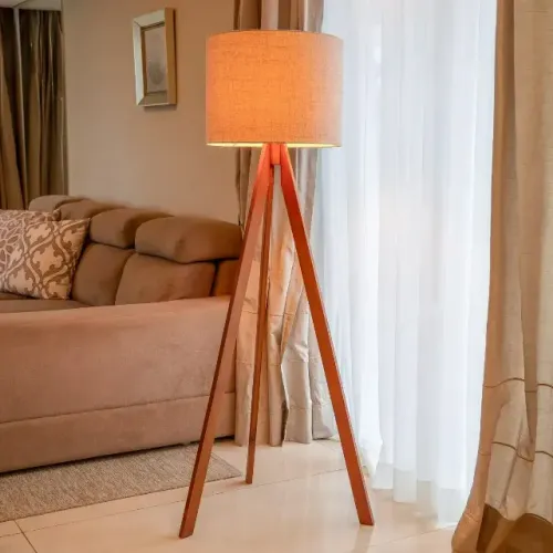 ABAJUR DE CHÃO LUMINARIA TRIPÉ DECORA SUA SALA QUARTO BIVOLT
