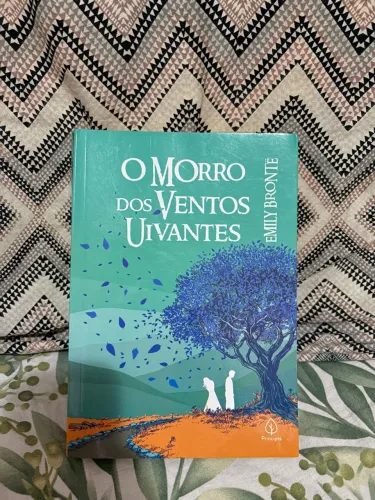 Livro O Morro dos Ventos Uivantes