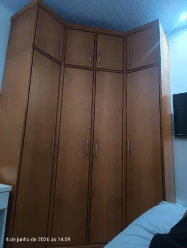 Guarda roupa de canto